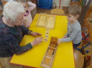 Matematyka bez tajemnic- gościmy Seniorki w przedszkolu