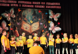 Na zdjęciu widzimy dzieci z grupy I, które grają na dzwonkach diatonicznych utwór "Hallelujah".