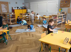 Praca własna - czas poznawczej i twórczej aktywności dzieci zgodnie z założeniami pedagogiki Marii Montessori