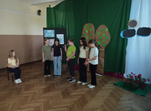 Bajka dotycząca dbania o Ziemię w wykonaniu dzieci ze SP Nr 174