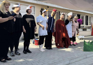 Występ personelu przedszkola dla dzieci