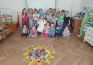 Zdjęcie grupowe podczas urodzin Lenki