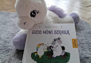pluszak jednorożec, książeczka pt. Gucio mówi dziękuję