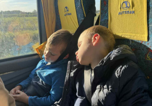 śpiące dzieci