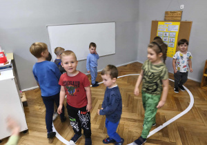 Na zdjęciu widzimy chłopców.