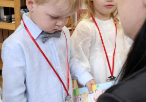 chłopiec pasowany na Przedszkolaka