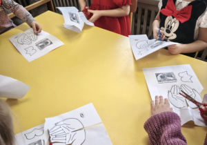 Praca plastyczna - serce Polski na dłoni