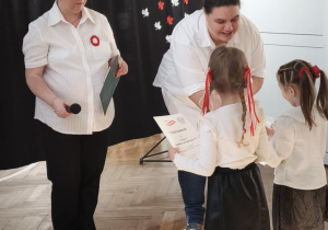 Wręczenie dyplomów i flag