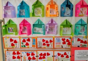 Wystawa prac plastycznych wykonanych przez dzieci.