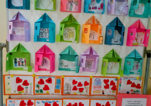 Wystawa prac plastycznych wykonanych przez dzieci.