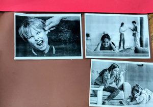 Symboliczny dom z ilustracjami.