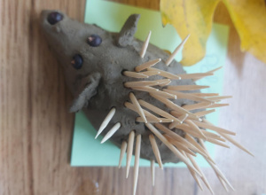 Zabawy gliną - jeż