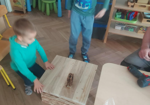 Gotowy domek do wyniesienia do ogrodu