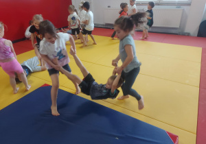 zabawa ruchowa " Szpital"