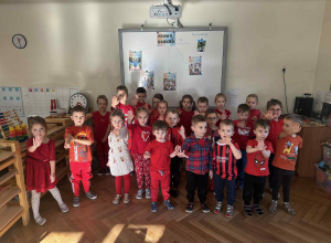 Dzieciństwo wolne od przemocy- spacer po osiedlu z ulotkami.