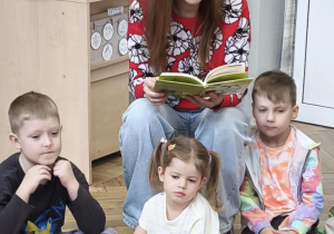 Mama czyta książke