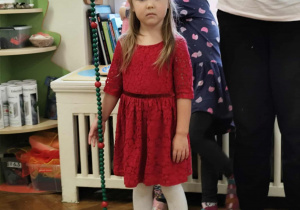 linia życia utworzona z koralików