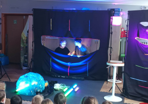 dzieci podają propozycję Matiemu jak ma sobie radzić ze złością, wszystko tłumaczy mu Jadzia jego siostra