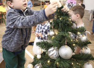 Choinka upiększyła nasza salę