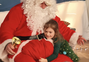 Spotkanie z Mikołajem, wręczanie upominków