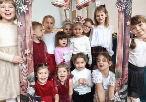 Zdjęcia dzieci w świątecznej ramce