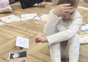 Dzieci pokazywały jak wygląda smutny człowiek