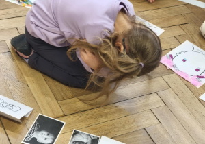 Dzieci pokazywały jak wygląda smutny człowiek