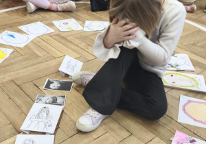 Dzieci pokazywały jak wygląda smutny człowiek