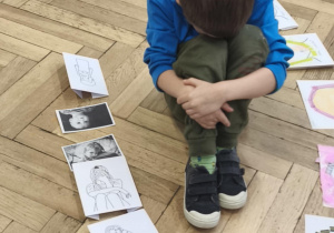 Dzieci pokazywały jak wygląda smutny człowiek