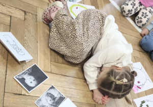 Dzieci pokazywały jak wygląda smutny człowiek