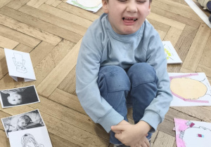 Dzieci pokazywały jak wygląda smutny człowiek