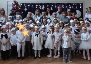 Wszyscy uczestnicy kolędowania na jednym zdjęciu