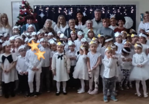 Wszyscy uczestnicy kolędowania na jednym zdjęciu