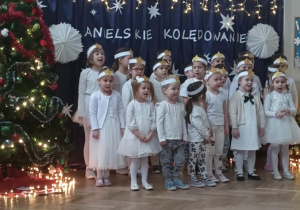 Występ dzieci z kolędą