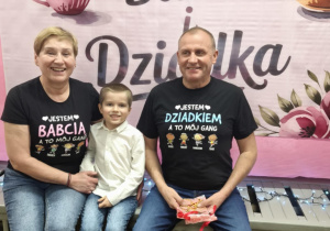 Zdjęcie wnuczka z dziadkami