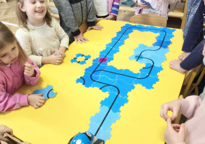 Zabawa w kodowanie z robotem