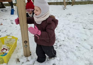 dziewczynki śmieją się