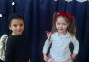 Przebrane dzieci na bal karnawałowy