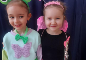 Przebrane dzieci na bal karnawałowy