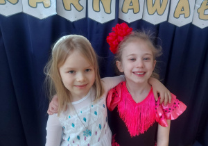 Przebrane dzieci na bal karnawałowy