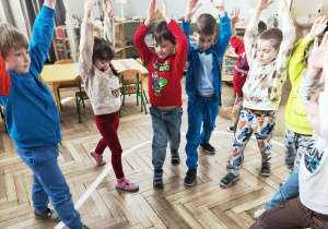 Joga z dinozaurami - zabawa ruchowa