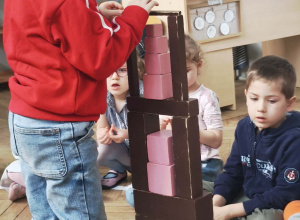 Łączenie materiału montessori