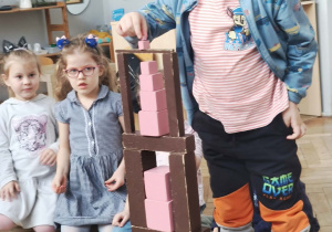 Tworzenie kompozycji podczas relaksacji i ćwiczenia ciszy.