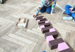 Tworzenie kompozycji podczas relaksacji i ćwiczenia ciszy.