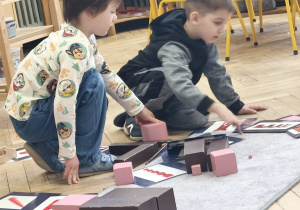 Praca własna - karty i materiał