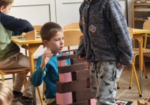 Praca własna - karty i materiał