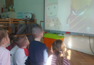 Oglądamy krótki filmik w języku angielskim