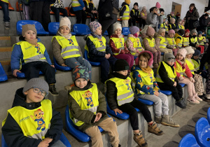 Dzieci oglądające występy gr 3