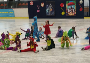 Występy uczniów z jazdy figurowej na lodzie