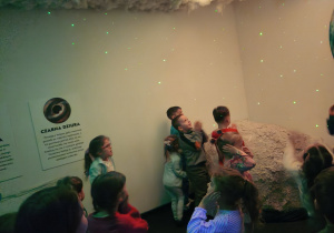 Dzieci wywołują burzę oklaskami